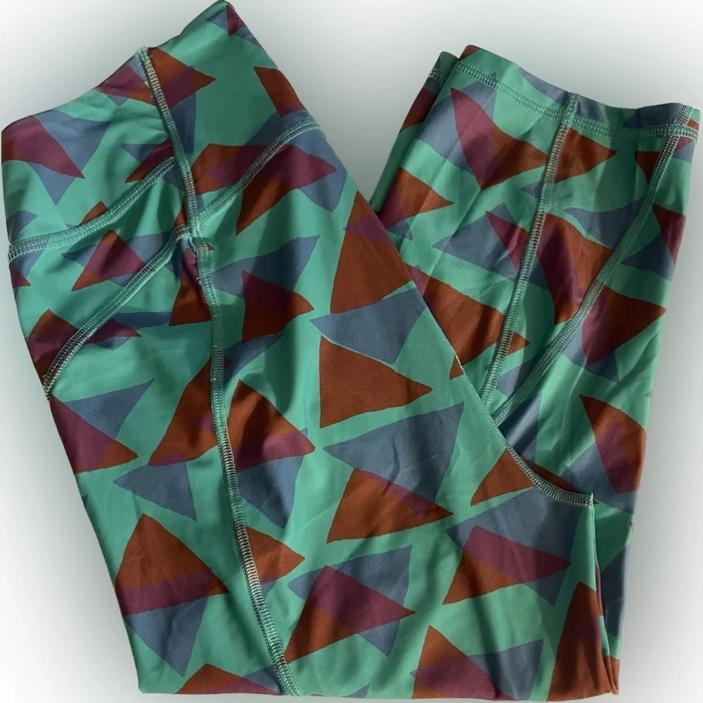 Free People Geometric Crop Leggings Size M 16” Inseam.